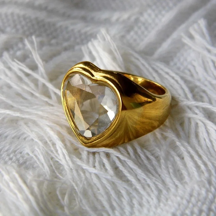 

Fashion Chunky Signet Rings Minimalist Big Heart Clear Cubic Zirconia Gemstone Ring Women 18K Gold Plated Crystal Heart Ring