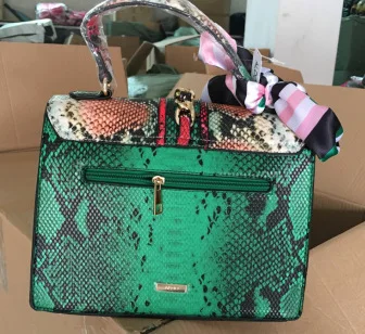 ferragamo dust bolsa