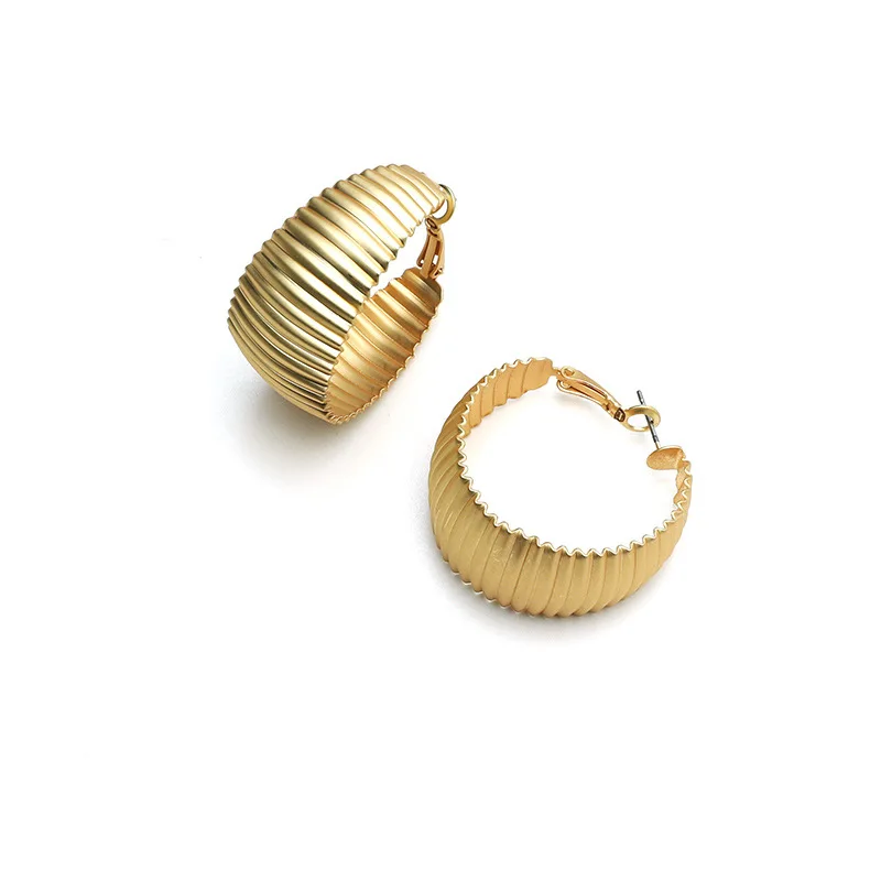 

Europe US Gold Plated Twisted Circle Clip On Earrings Wave Round Clip On Earrings Geometric Jewelry