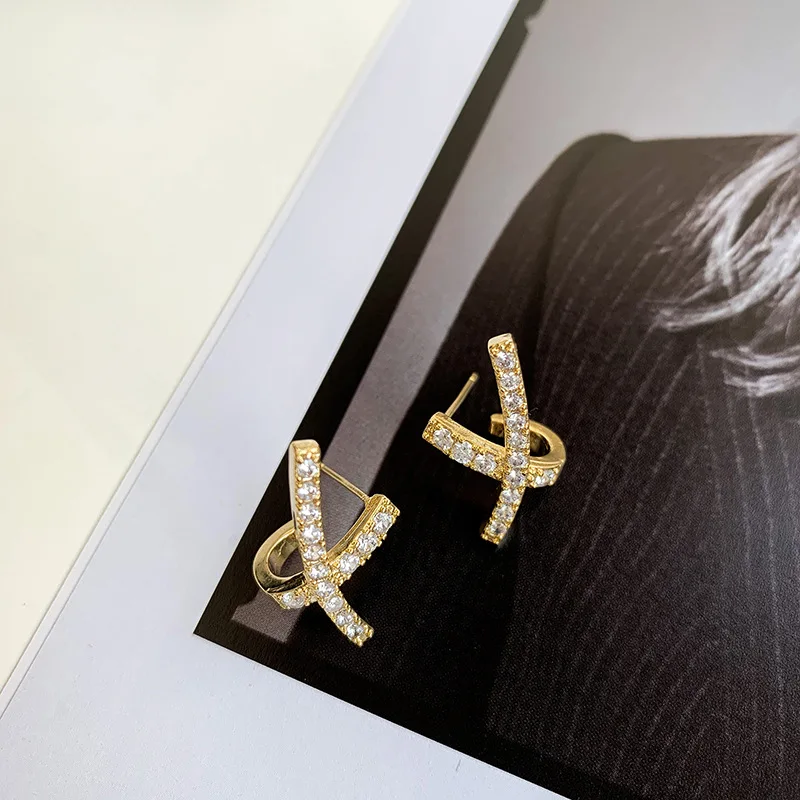 

2021 fashion trendy crystal cross earing stud