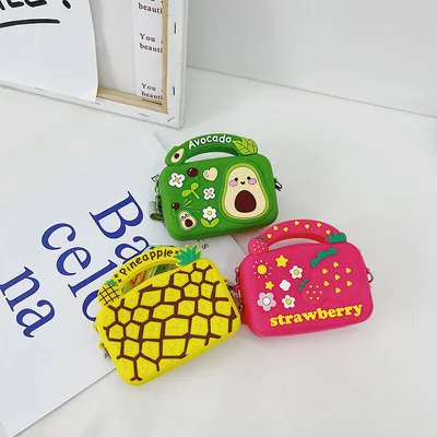 

2021 new fashion little girls cute pineapple strawberry wallet bag cartoon silicone avocado coin purse for kids