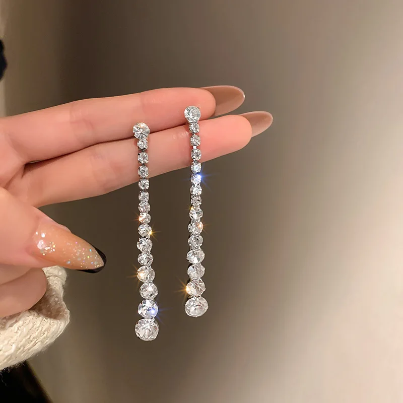 

fashion trendy long crystal tasle earings women