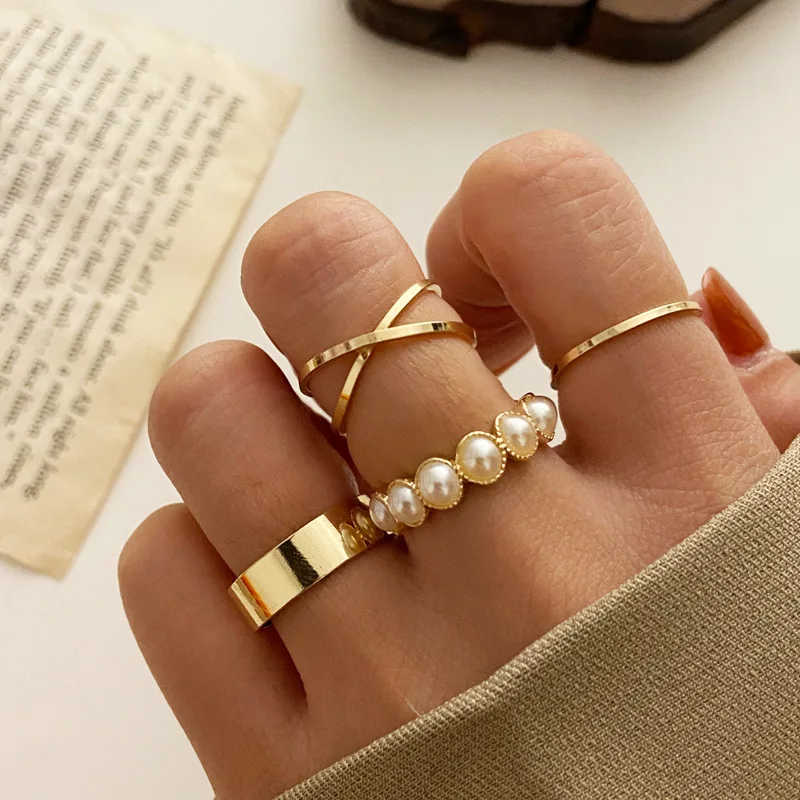 

Hot Selling Women 4pcs Creative Retro Pearl Band Ring Set Stacking Pearl Ring Set