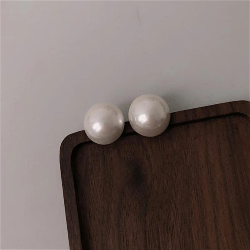 

Korean retro big pearl earrings temperament famous lady silver needle stud earrings