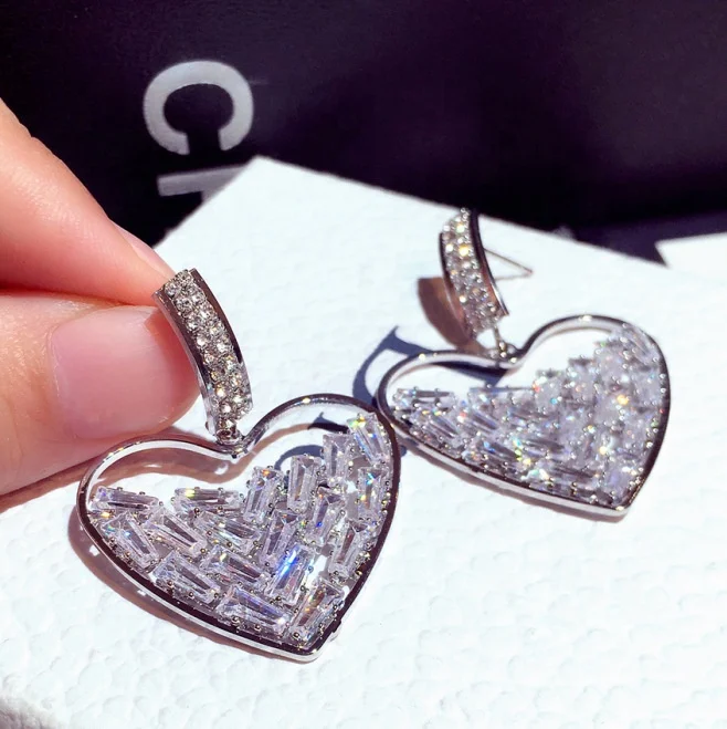 

New Fashion Korean Dangle Earrings For Women Exaggerated Fashion Rhinestone Heart Drop Earrings Gold Color Silver Color, Picture shows
