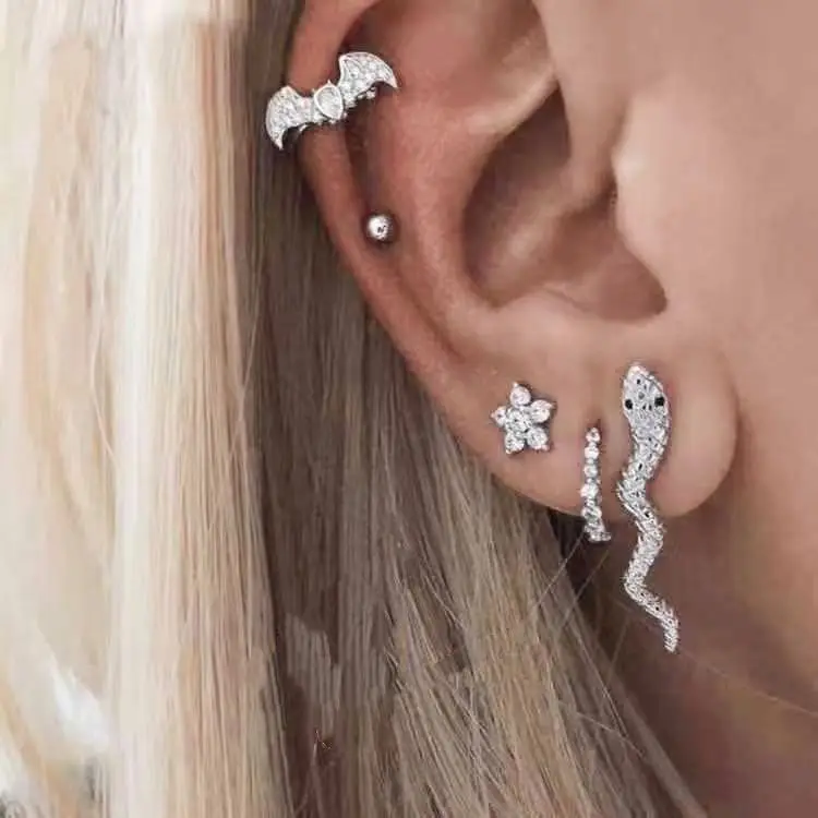 

Hot Sell Fashionable Crystal Earring Silver Plated Diamond Earrings Suit for women