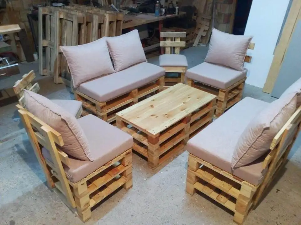diy-pallet-seating-set.jpg
