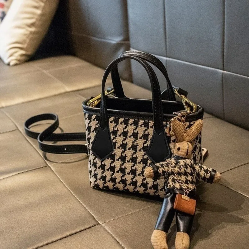 

KALANTA Wholesale Fashion Girl Designer Custom Mini Small Purses Women Rabbit Pendant Retro Shoulder Bag Ladies Black Handbags