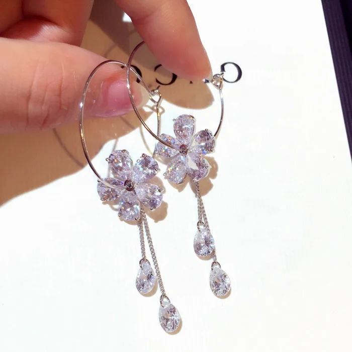 

New Fashion Korean Earrings Luxury Super Flash Inlaid Rhinestone Flower Temperament Earrings for Women, Picture shows