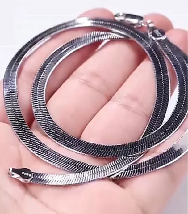 

Factory Wholesale Hot Selling Flat Soft Snake Bone Herringbone Chain Necklace