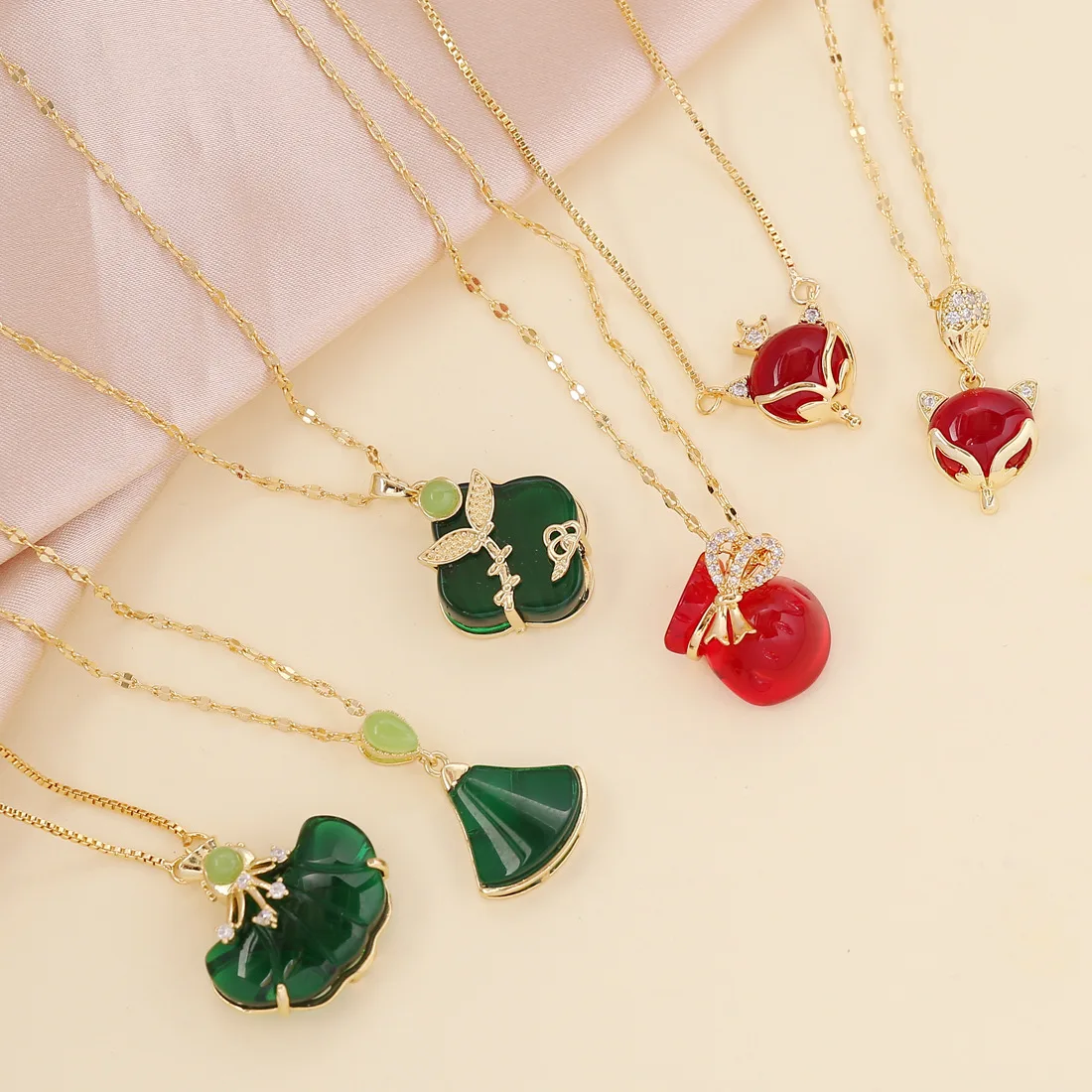 

New Design 18K Gold Plated Geometric Chinese Cheongsam Natural Jade Pendant Necklace Ins Chic Green Jade Animal Fox Necklace