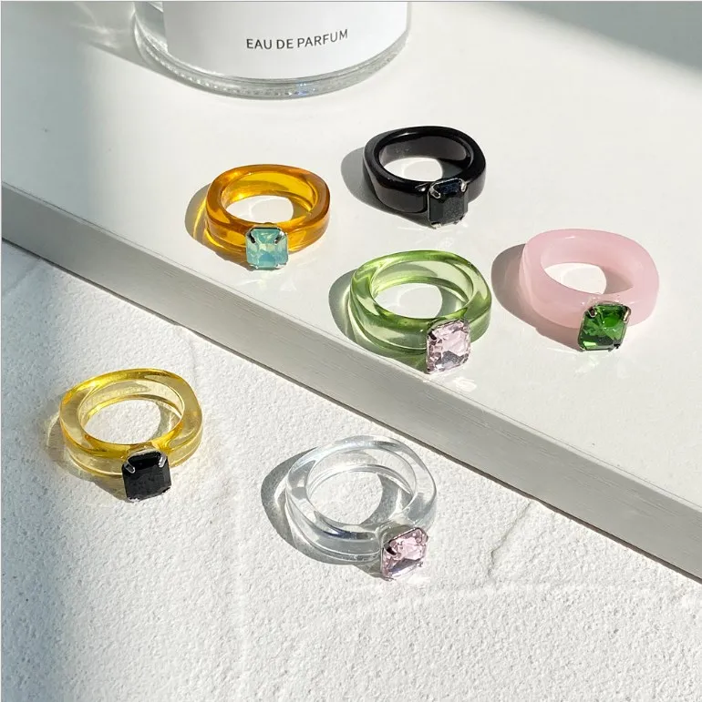 

Resin Ring for Women Retro Acrylic Colorful Chunky Rings Pack Clear Plastic Gem Rhinestone Bands Diamand Finger Ring for Beach, As the pictures
