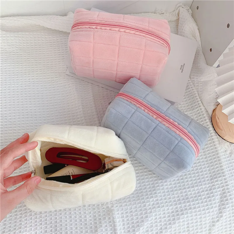 

Winter Quilted Cosmetic Bag Organizer Pouch for Travel Luxury Terrycloth Makeup Bags Cute Plush Cosmetic Bag, Customized color