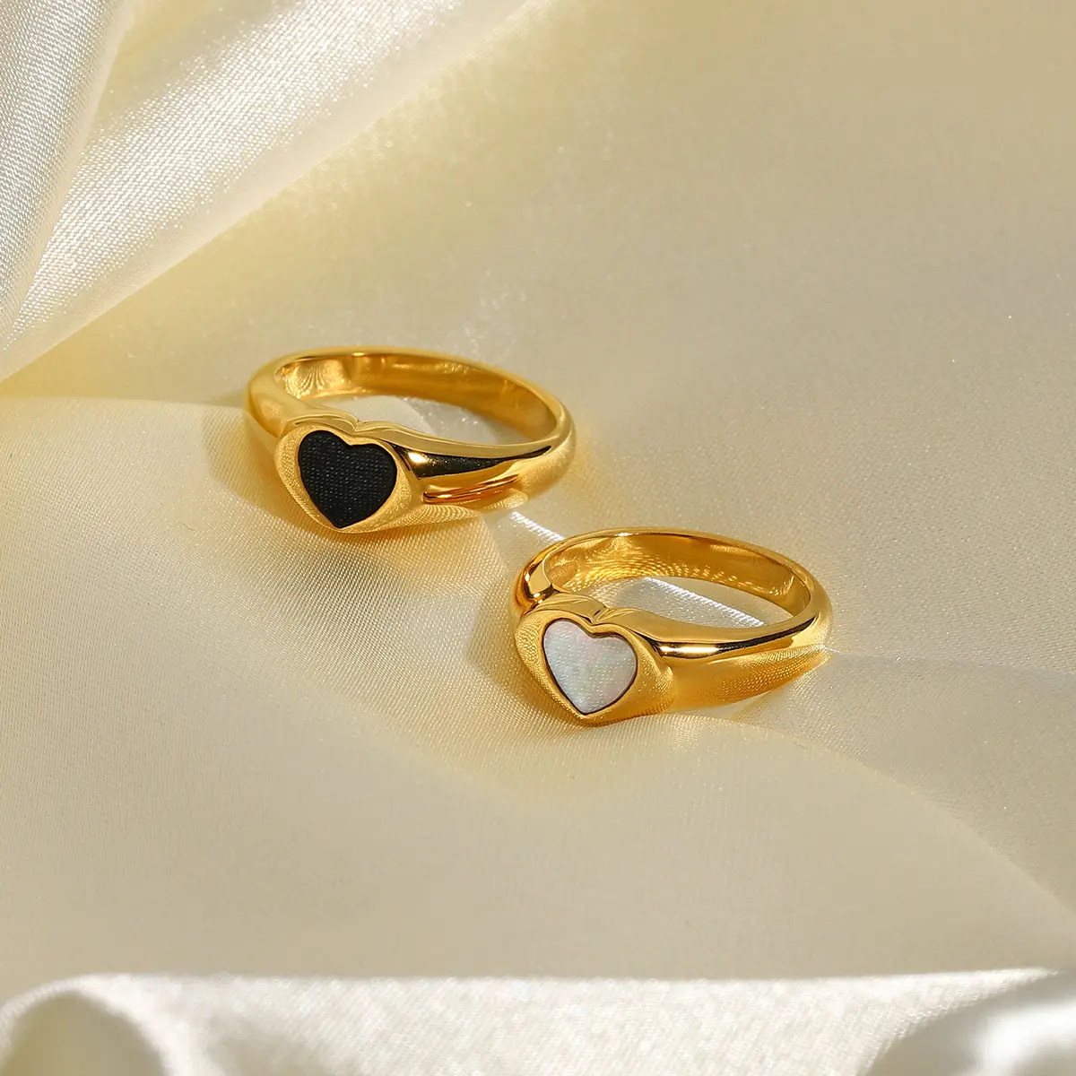 

18K Gold Plated 316L Stainless Steel Rings For Women Black White Heart Shape Epoxy Rings Jewelry Accessories