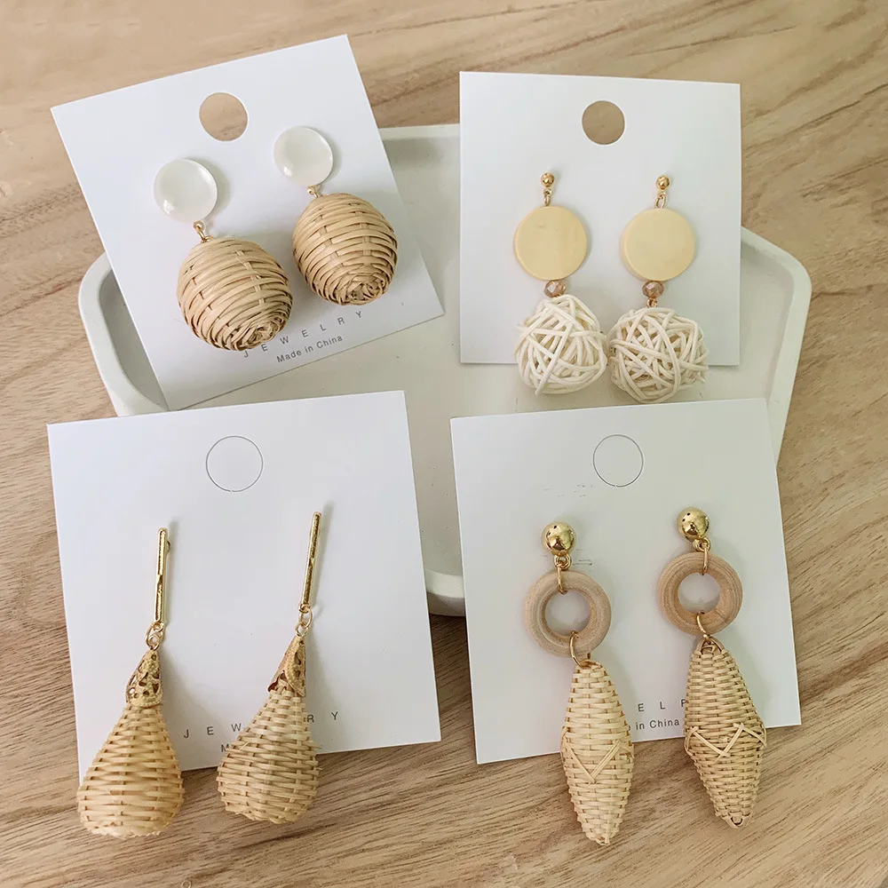 

Woman Hand Weaves Fashion Jewelry Round Pendant Bamboo Cane Hoop Earrings