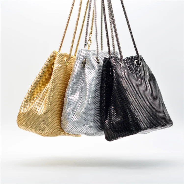 

European and American fashion one-shoulder diagonal bucket bag silver aluminum sequined bucket dinner bag women