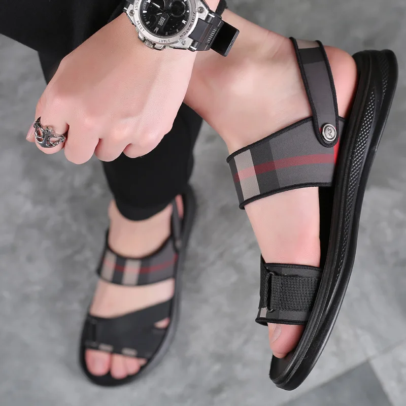 

2021 Hot sale Korean fashion summer men's outdoor sandals leisure flat shoes men's beach slippers, As pictures