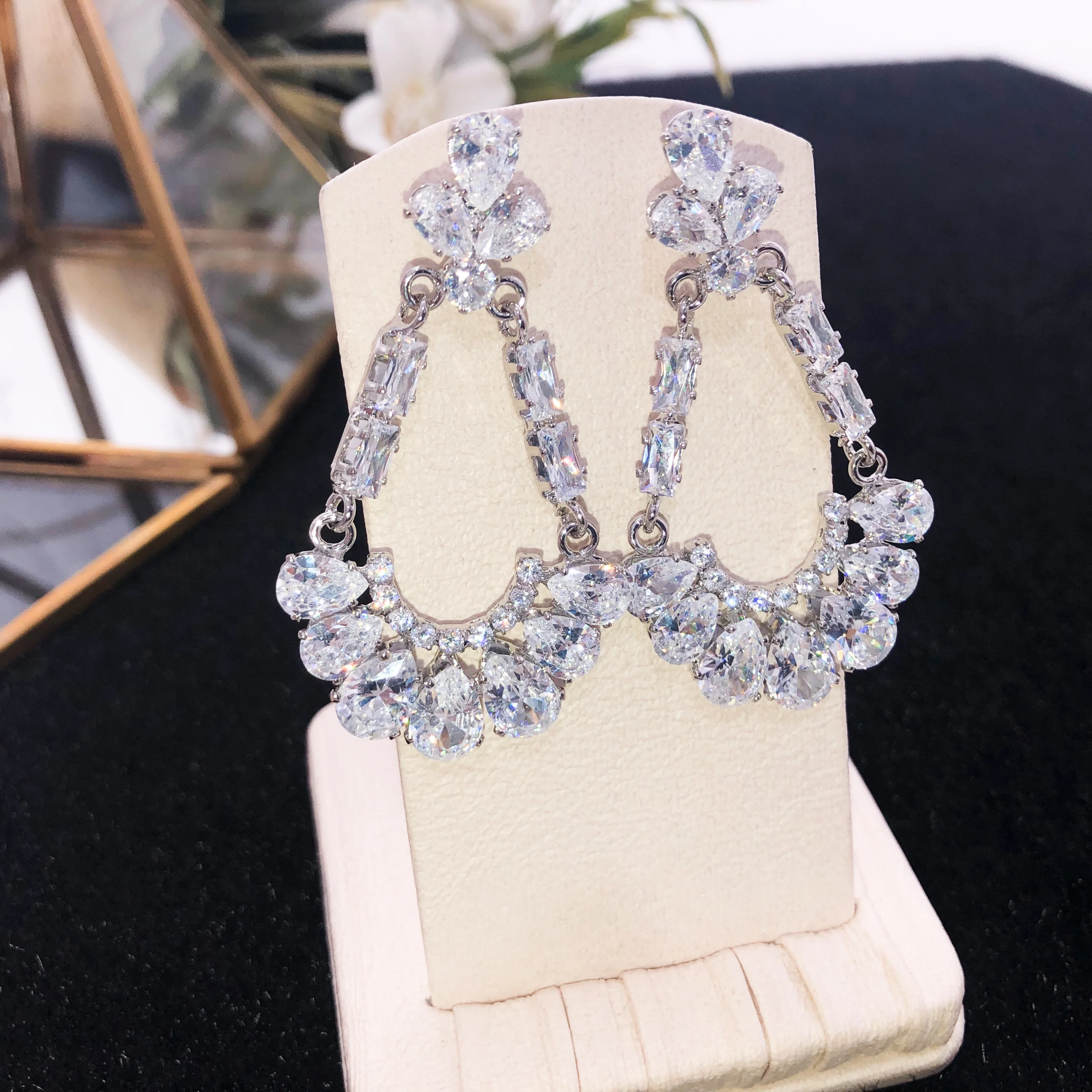 

Fashion Lady Wedding Jewelry White Zircon Long Pendants Earrings, Sliver