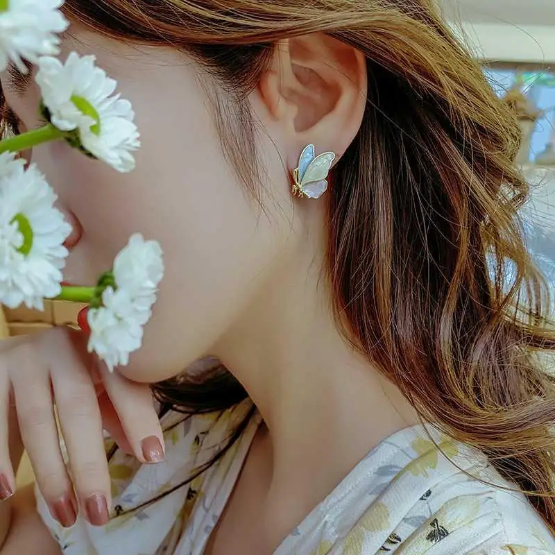 

2021 fashion new temperament fresh colorful butterfly stud earrings sweet girl gold simple jewelry earrings for women, 1 color