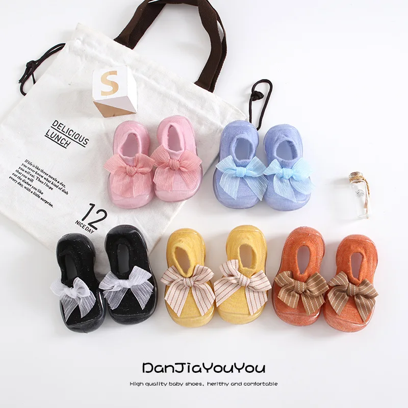 

XIANGHUI Factory Price Newborn Anti Slip Bowknot Baby Socks With Rubber Sole Kids Toddler Shoes Socks