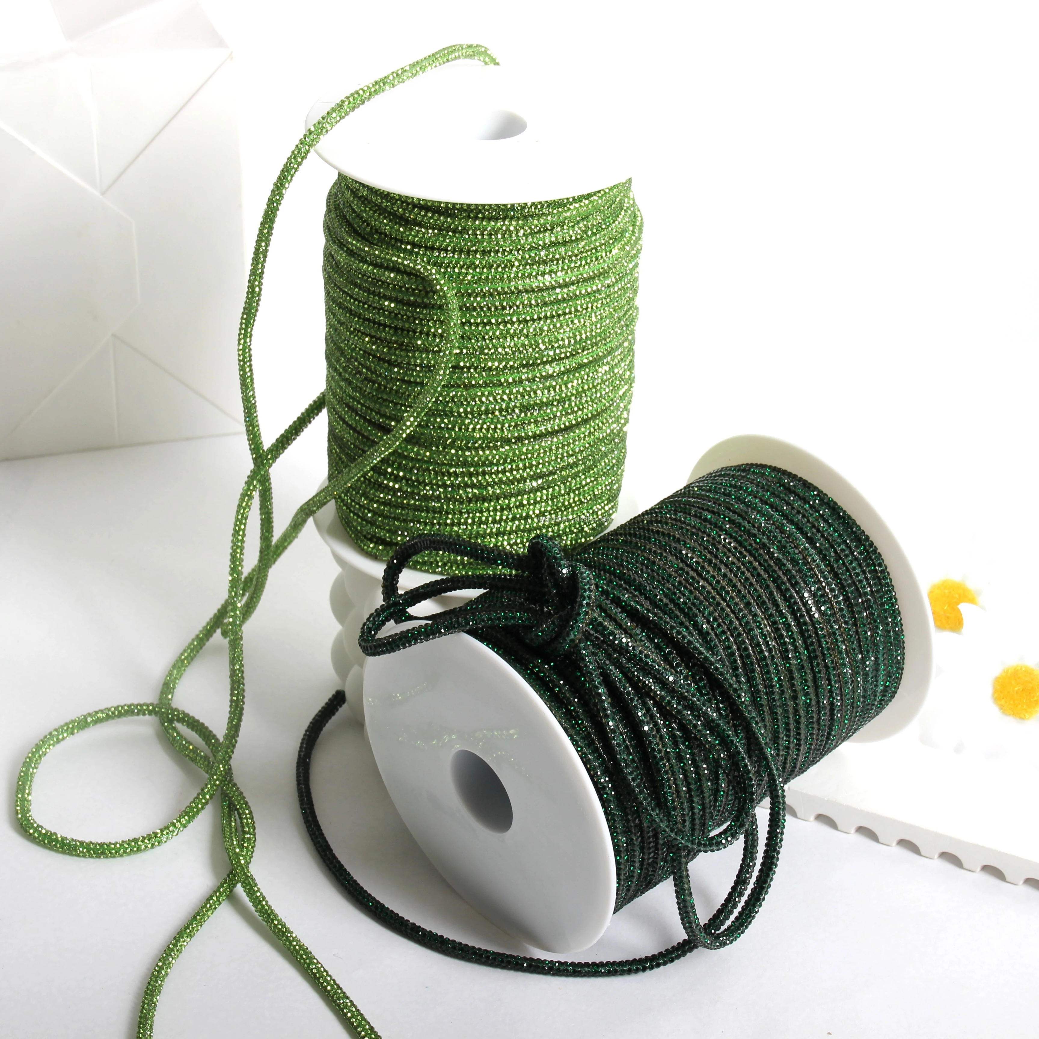 SINRONG 4mm 6-Row Round Emerald Rhinestone Rope for Garment Processing Rhinestone Trimmings Crystal Stone Ribbon