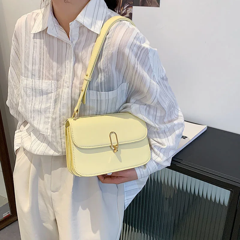 

luxury solid color shoulder crossbody women handbag shiny pu leather ladies chain hand bags 2021