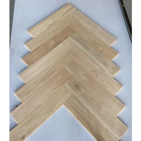 
Herringbone oak parquet flooring 