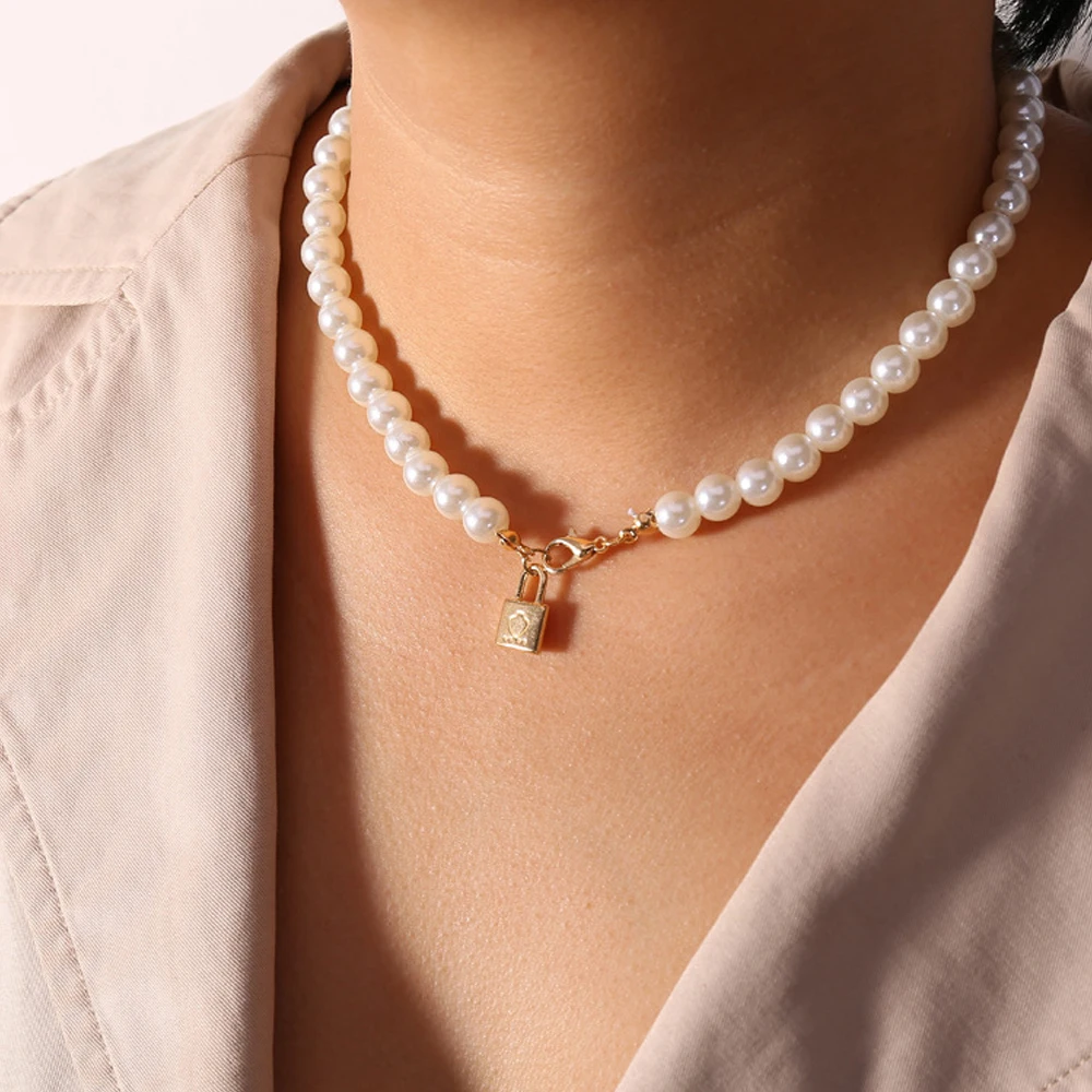

Fashion Jewelry Cute Alloy Lock Pendant Necklace Pearls Choker Necklaces for Women