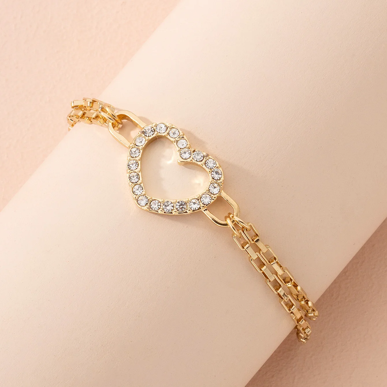 

OUYE New Simple Diamond Love Heart Bracelet OT Button Trend Creative Simple Design Hand Alloy Jewelry Female Wholesale, Picture shows