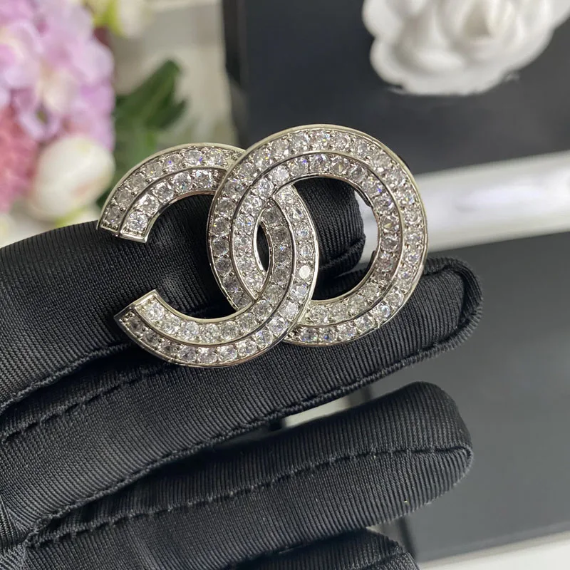 

Fashion full diamond CC brooch, high quality women's jewelry