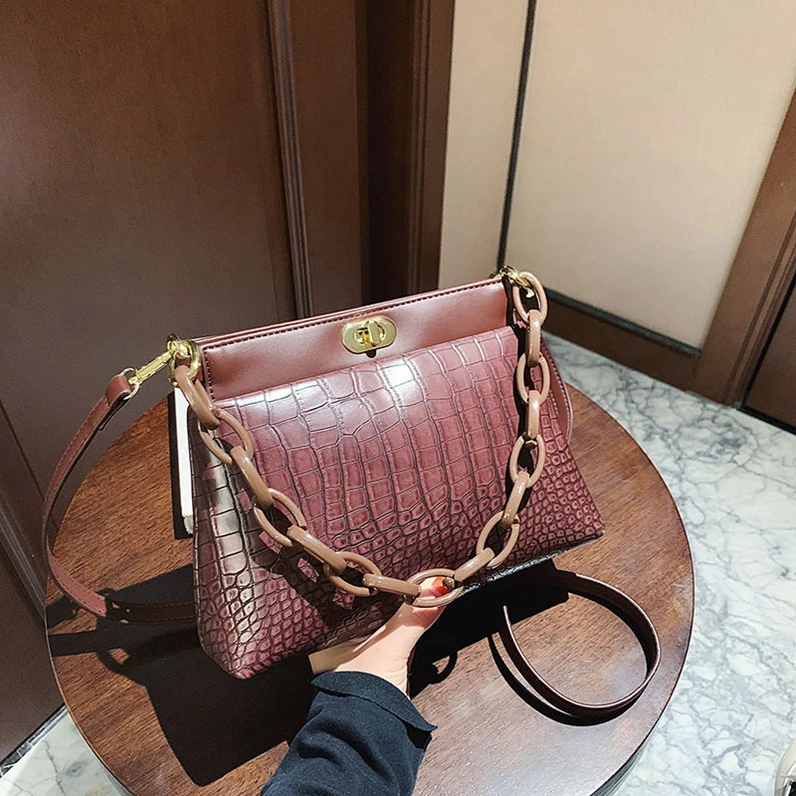 

XP1472 Crocodile pattern temperament shoulder messenger bag tide soft face small square bag