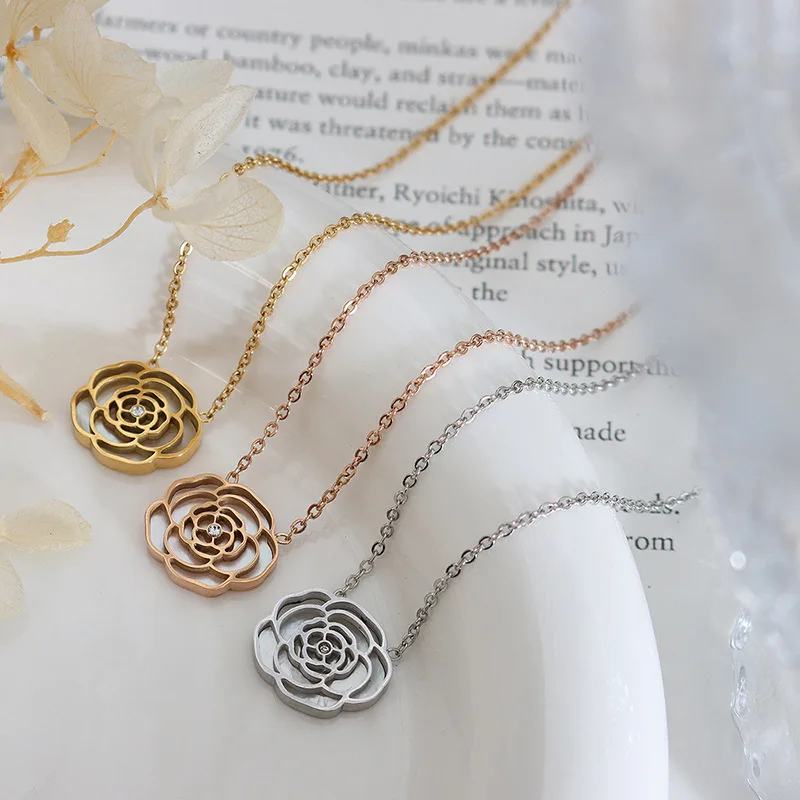 

Fashion 18k Gold Jewelry Natural Shell Stainless Steel Flower Pendant Necklace
