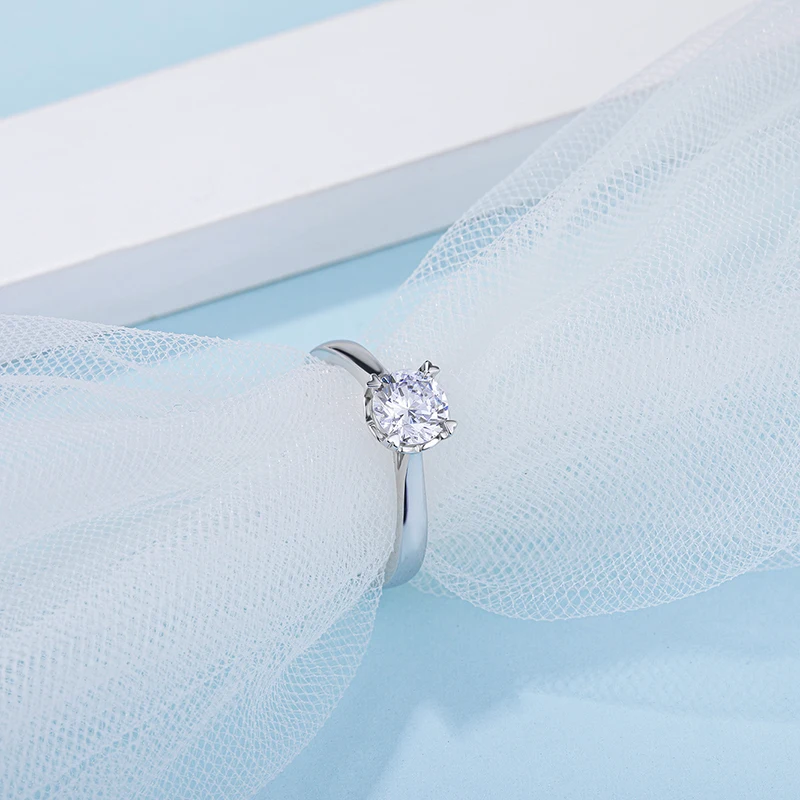 

Thriving Gems Classic Four Claws Simple Style Gem Silver Jewelry Dimond Zirconia