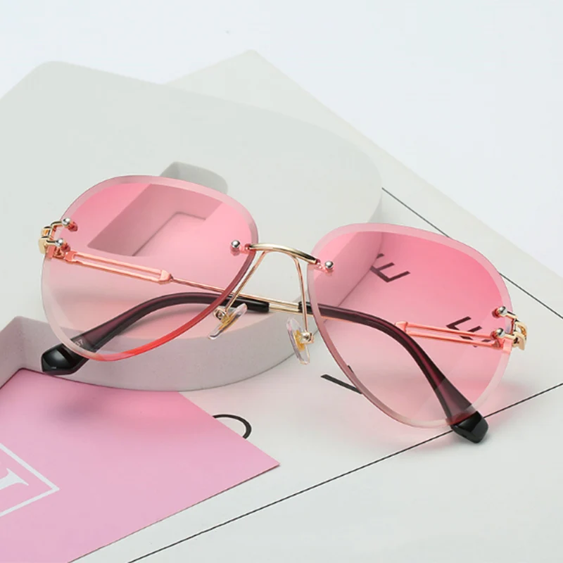 

2021 unique design Cut fashion frameless gradual change luxury women glasses with cloth