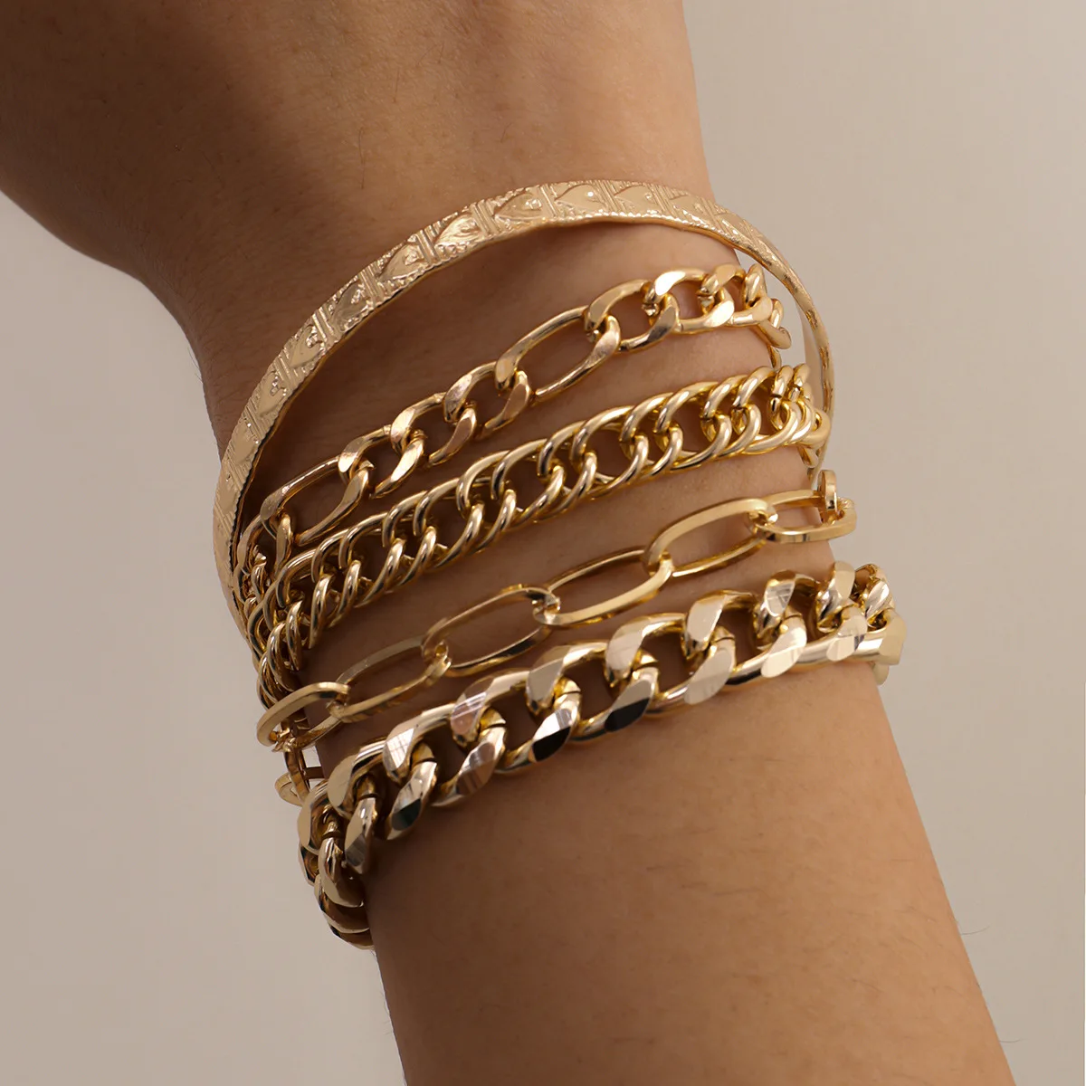 

European and American cross border temperament hollow chain tassel simple heart-shaped Metal Bracelet Set