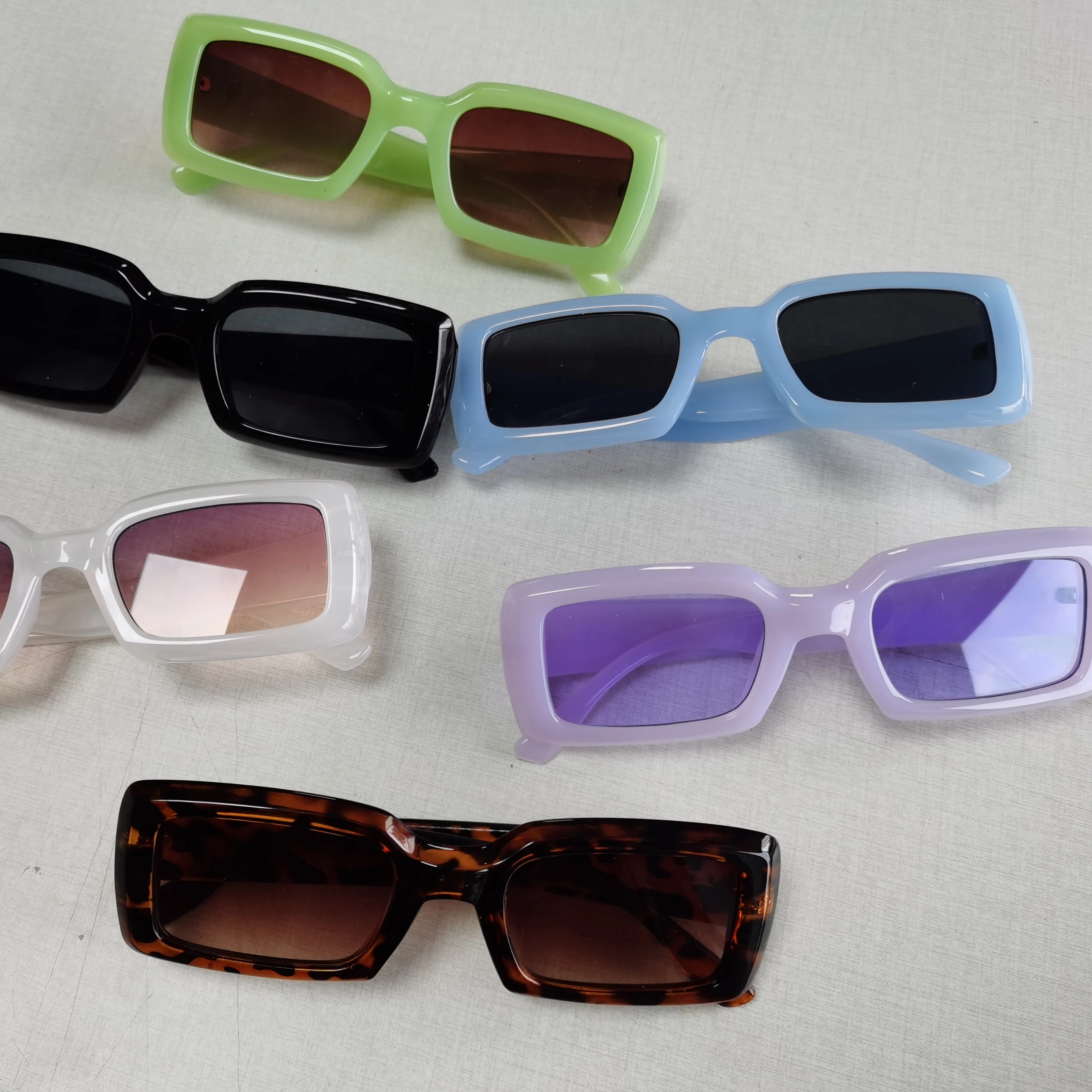 

Stylish Retro Small Frame Square Sun Glass uv400 Female Shades Green Rectangle Eyeglasses Customize Sunglasses Women 2022