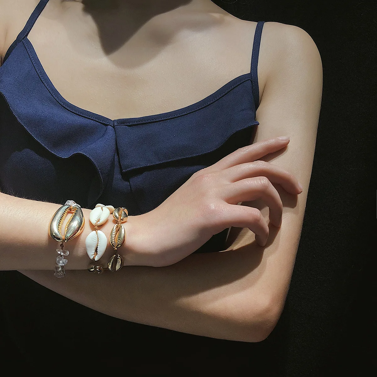 

European and American fashion exquisite golden Seashell adjustable rope natural stone bracelet