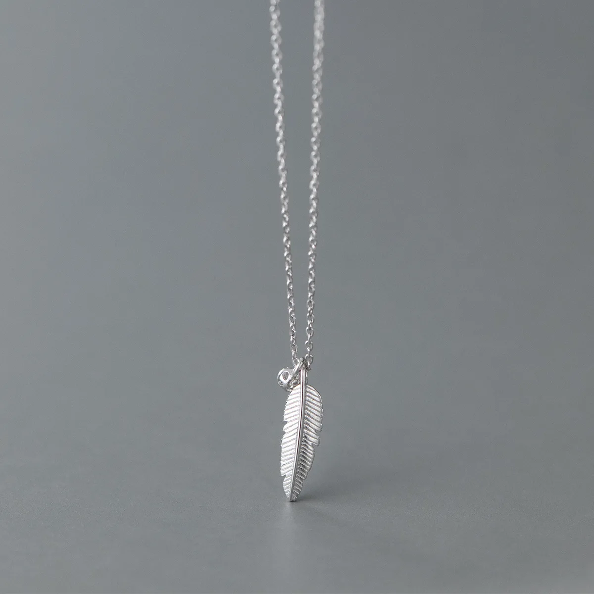 

Idun Newest S925 Silver Feather Pendant Necklace Women Leaf Shape 925 Sterling Silver Necklace Birthday Gifts