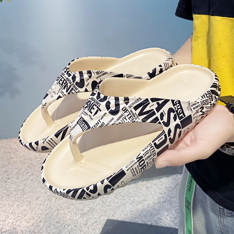 

Yeezy men's flip-flops cross-border lightweight rubber and plastic tasteless boxed slippers for men, 2colors
