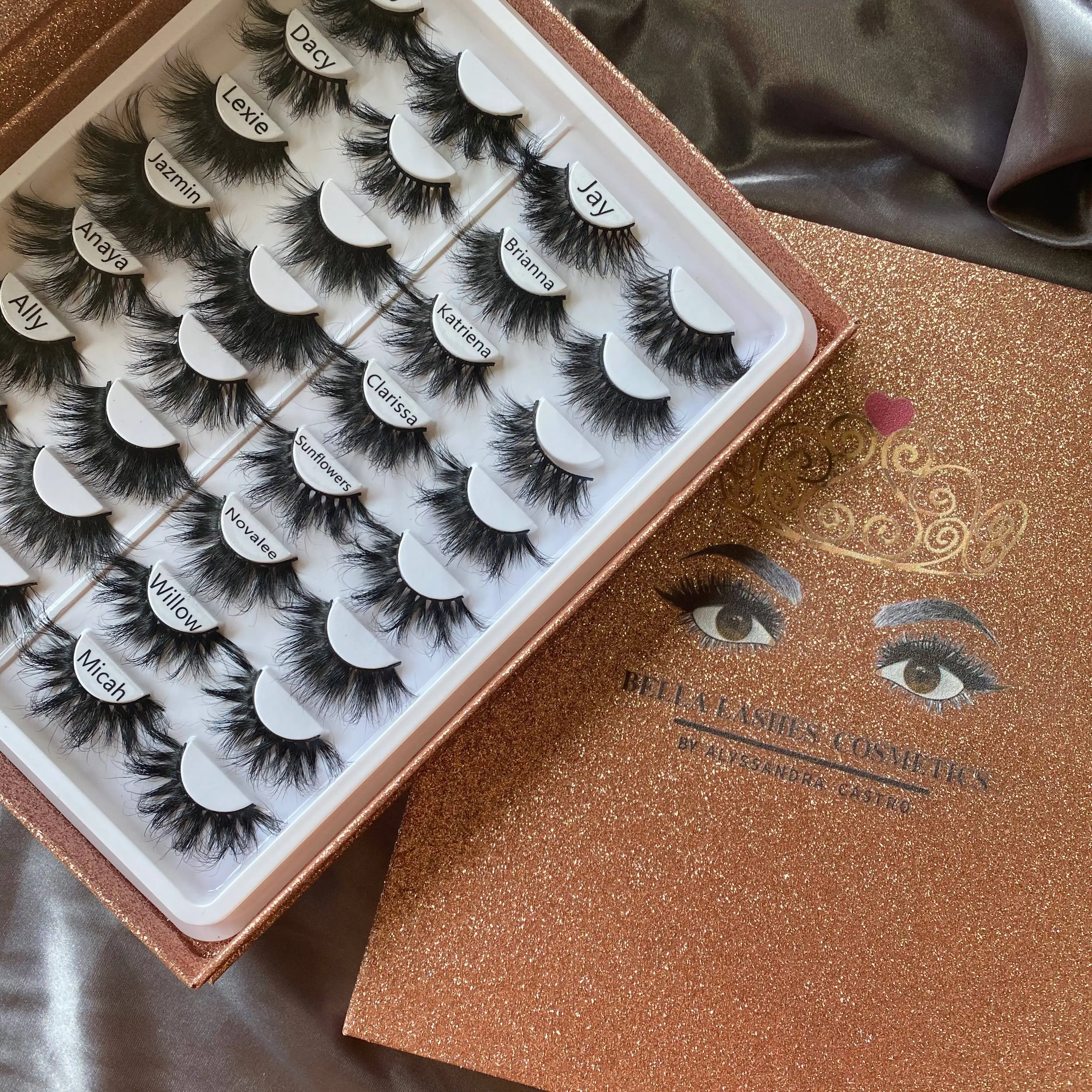 

High quality real mink eyelashes lashes3d wholesale vendor 25mm mink eyelash packaging box luxury private label lash book, Natural black