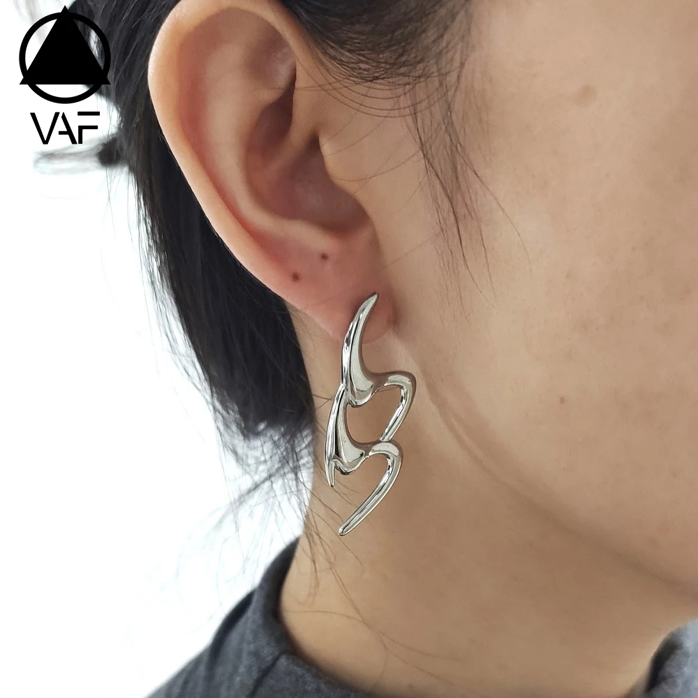 VAF New Design Stainless Steel Piercing Double Scimitar Crescent Hollow Earrings Double Curved Moon Do Not Fade Earrings