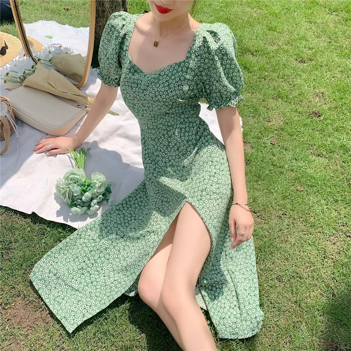 

French square collar floral dress women's summer 2021 new temperament is thin split puff sleeve skirt