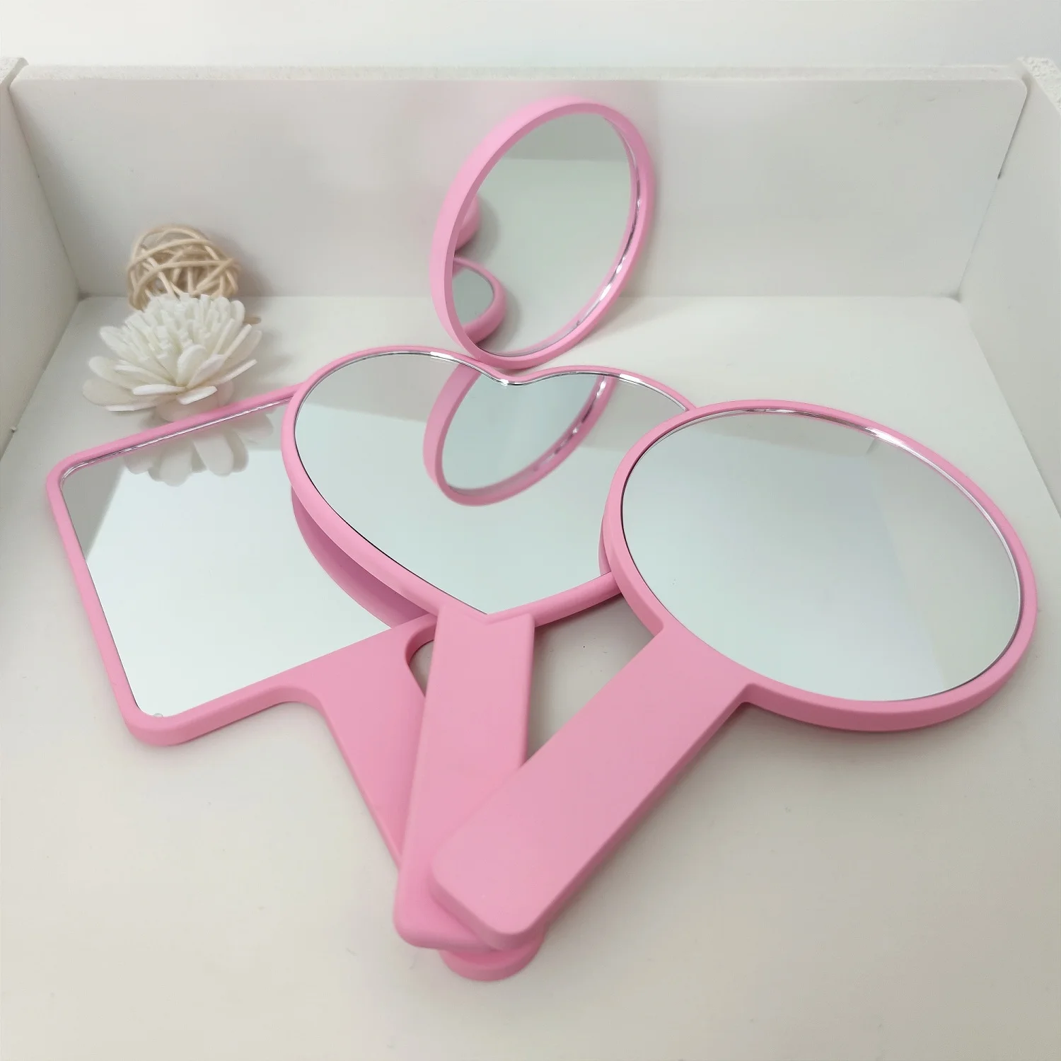 

Round and heart-shaped handle mirrors with customizable logo in various shapes and colors hand held mirror, White/black/pink/red/customized