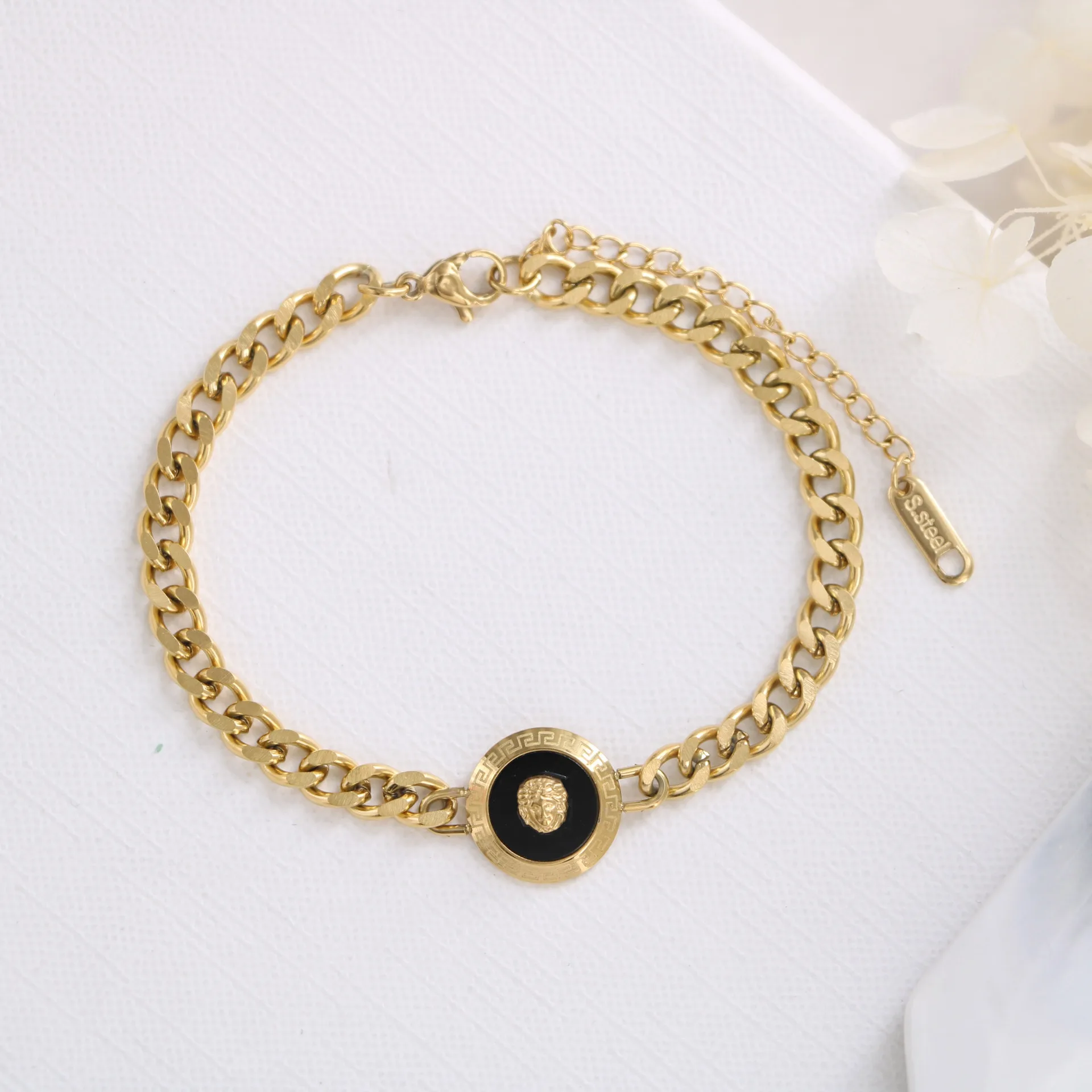 

Fashion Luxury Branded Inspired Designer Bracelet Beauty Stainless Steel Flower Bracelets for Women, Golden