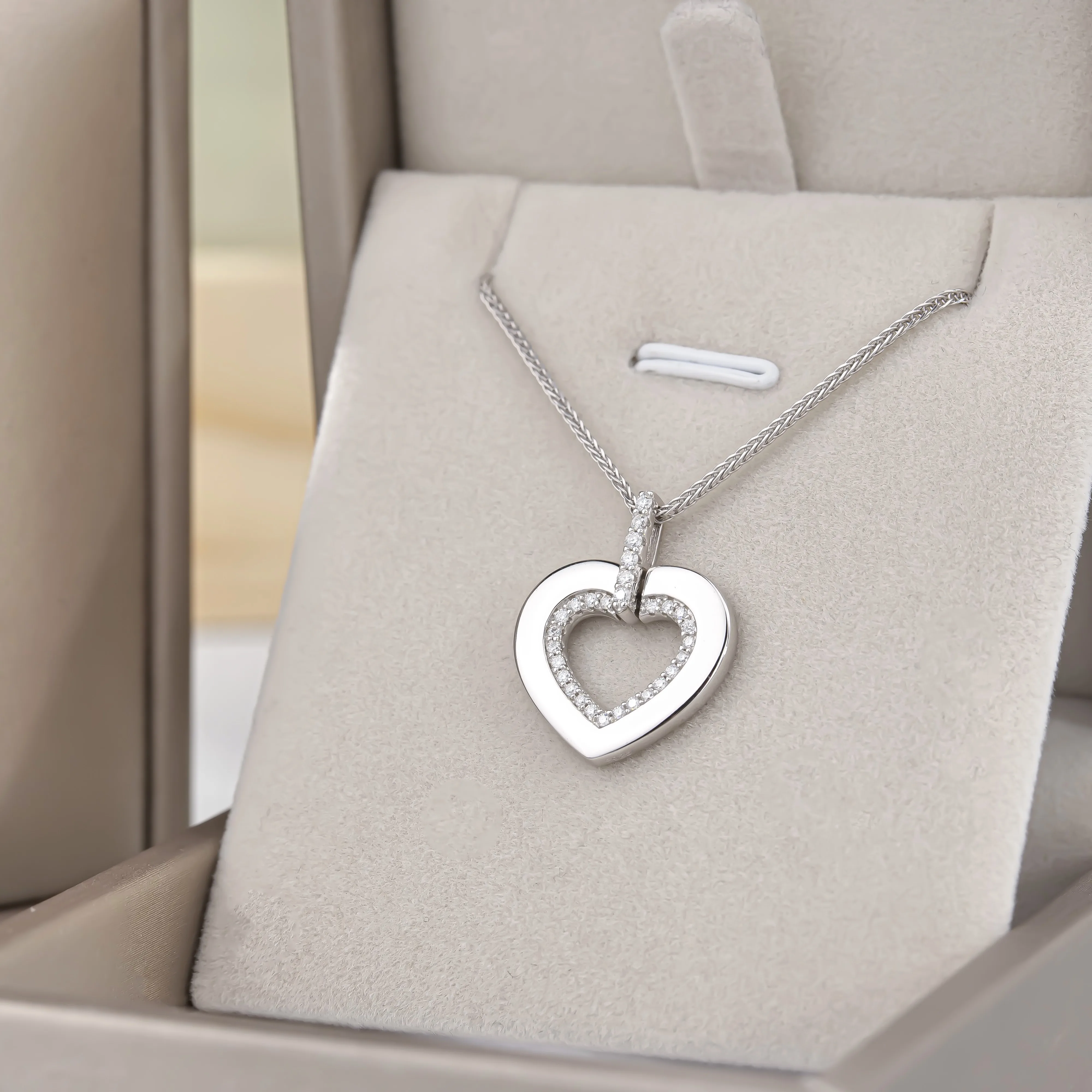 

European And American Fashion Simple Ladies 925 Sterling Silver Moissanite Necklace Ladies Heart Pendant Necklace