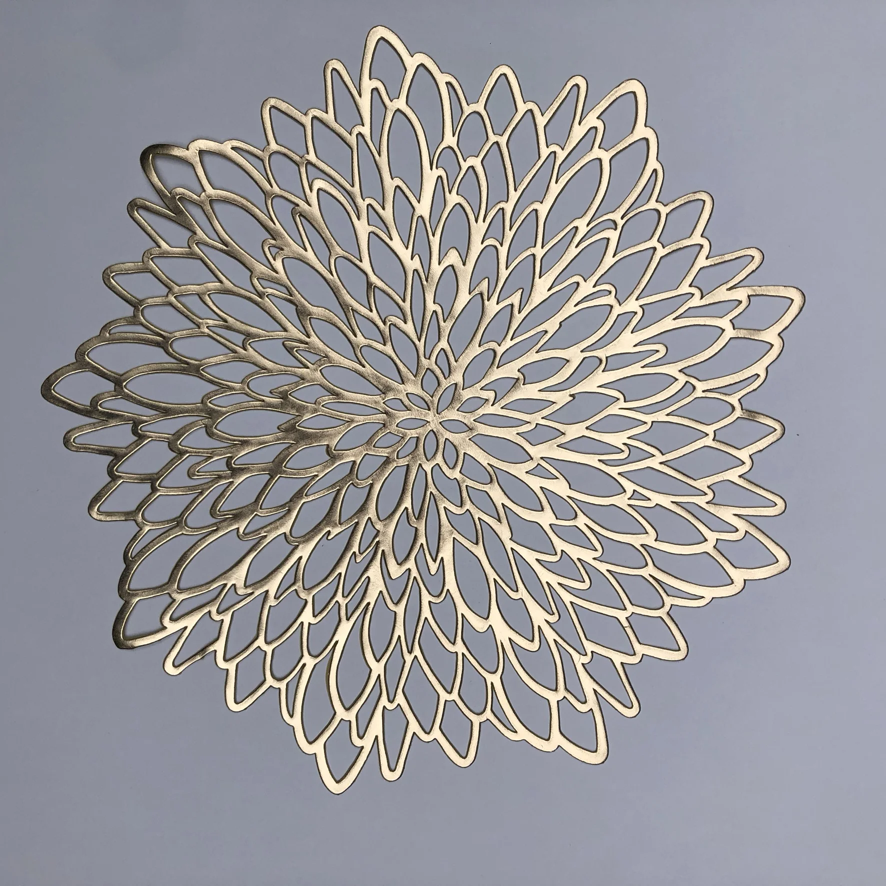 

38cm gold wedding decorative flower plastic placemat, Gold / silver