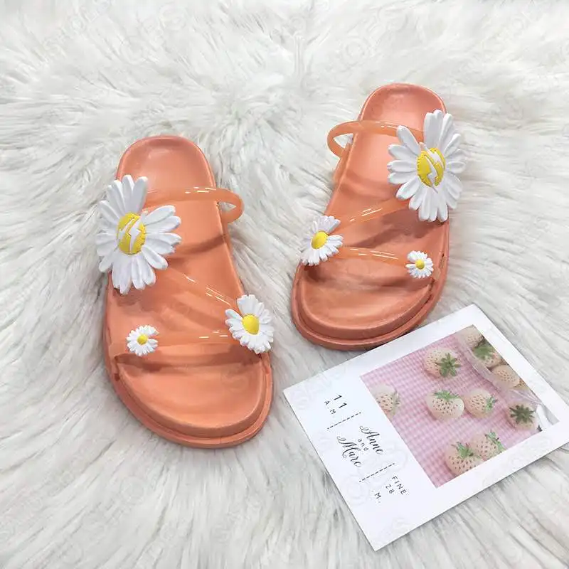 

Explosion small daisy flower slippers women wear summer non-slip fashion wild beach sandals and slippers flat bottom