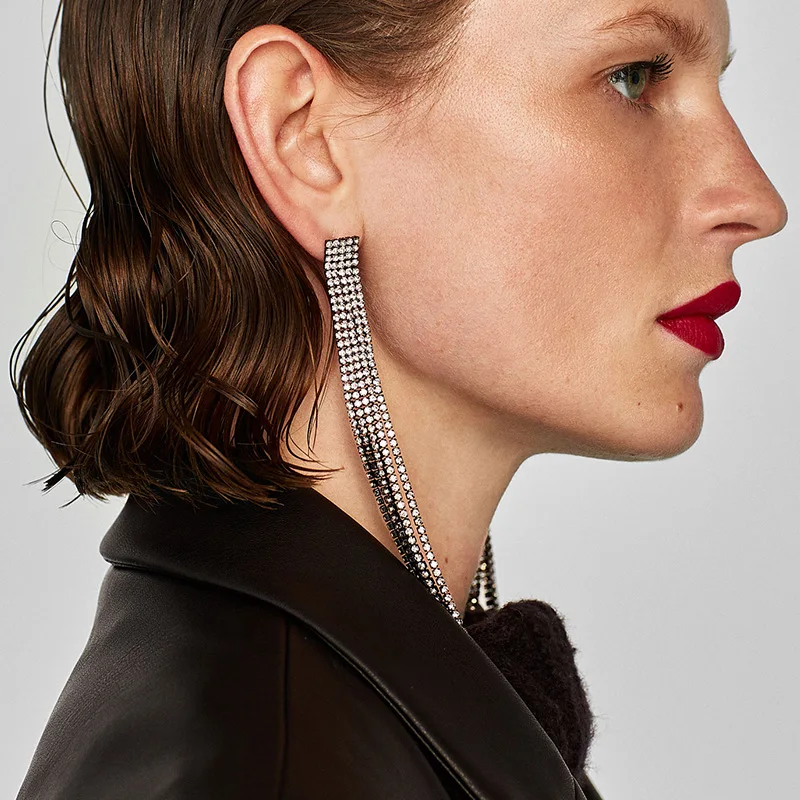 

2021 Exaggerated Female Fashion Temperament Alloy Diamond Long Tassel Earrings