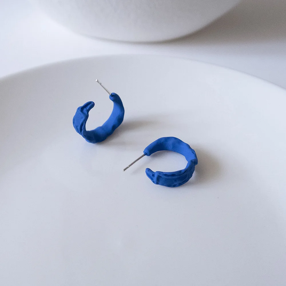 

YANYE Klein Blue Series S925 Silver Needle Personality Type C Simple Milky White Paint Pleated Geometric Stud Earrings, Picture