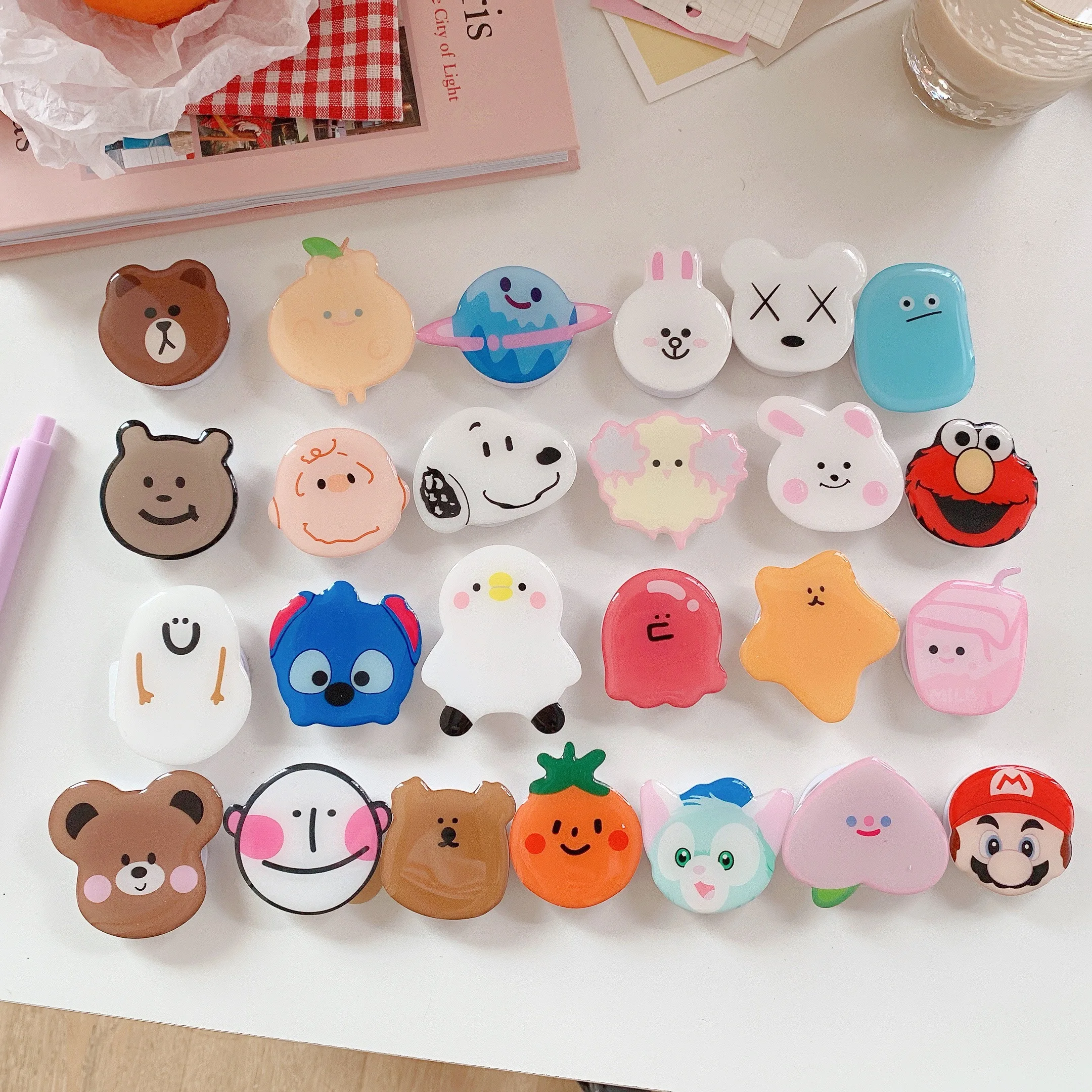 

2021 foldable cute animal design epoxy resin phone holder